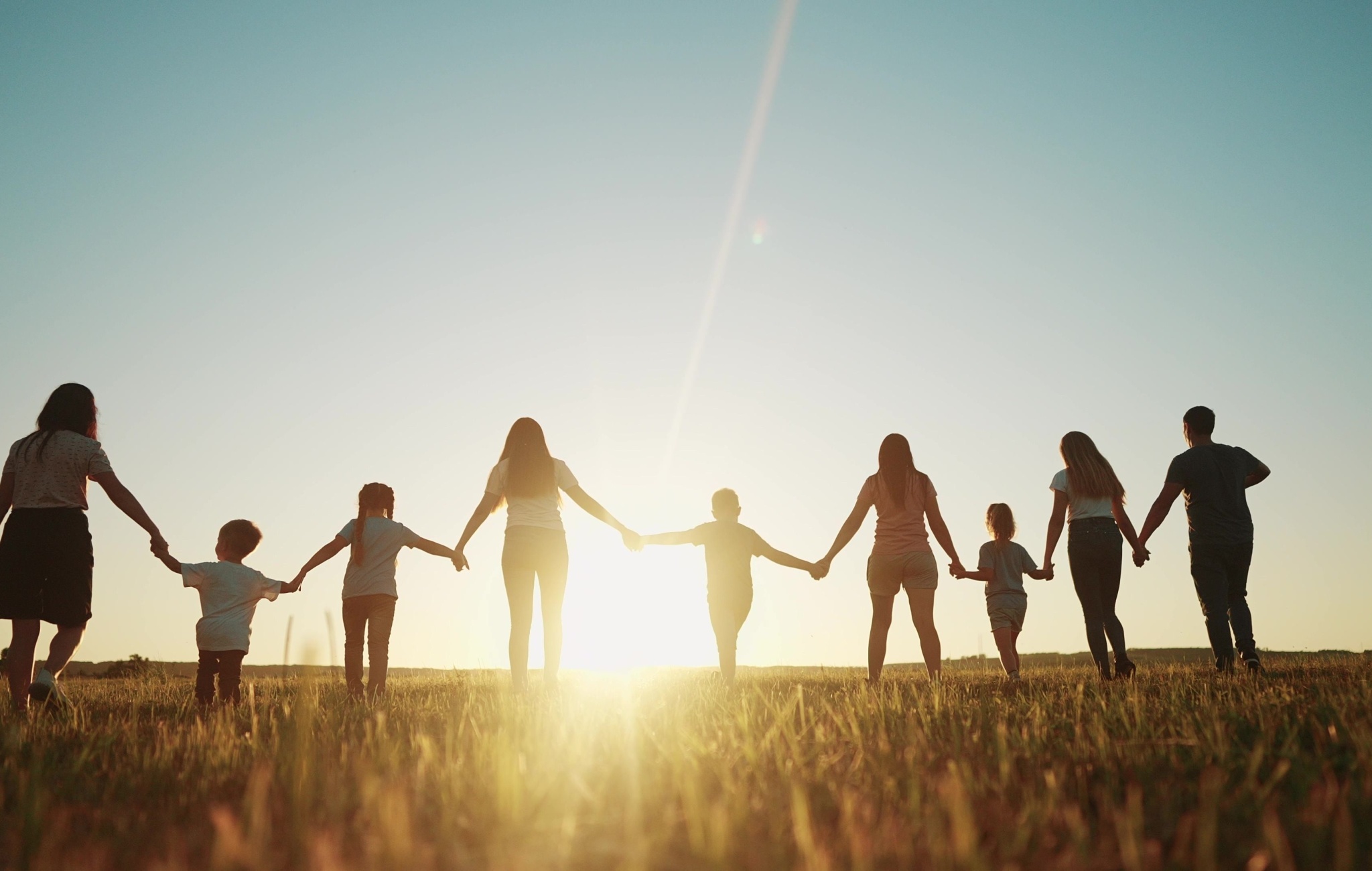 A PhD and Eight Kids? These Families Defy the Birth Rate Decline