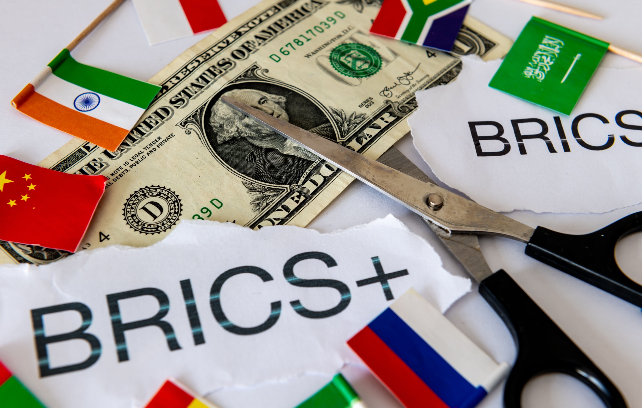 Dollar’s Decline Meets Rising Dedollarization: The Threat Comes from Within